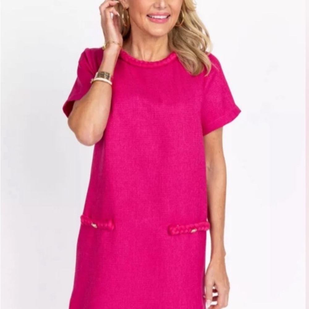 AVARA Dotty shift dress. NWT L